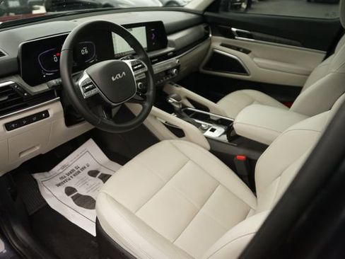Used 2025 Kia Telluride EX FWD image 8