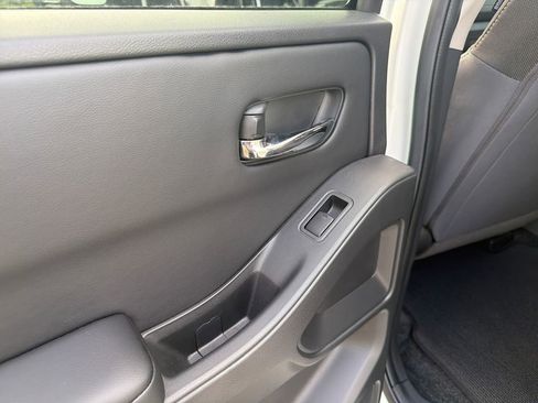 Certified 2025 Nissan Frontier SV w/ SV Convenience Package image 18