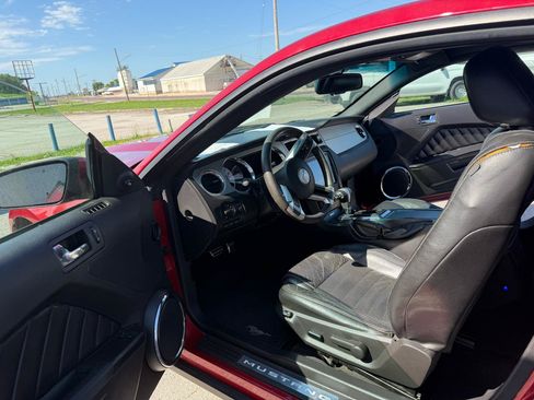 Used 2010 Ford Mustang Premium RWD image 3