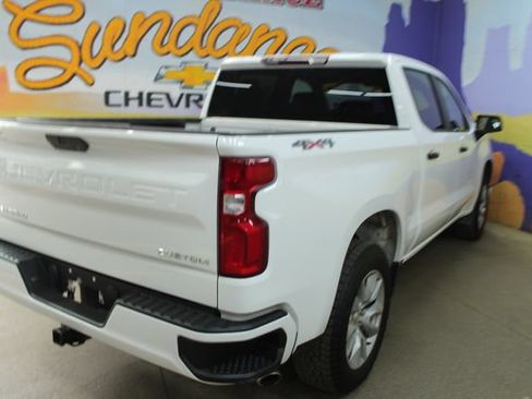 Used 2019 Chevrolet Silverado 1500 Custom w/ Custom Value Package AWD/4WD image 8