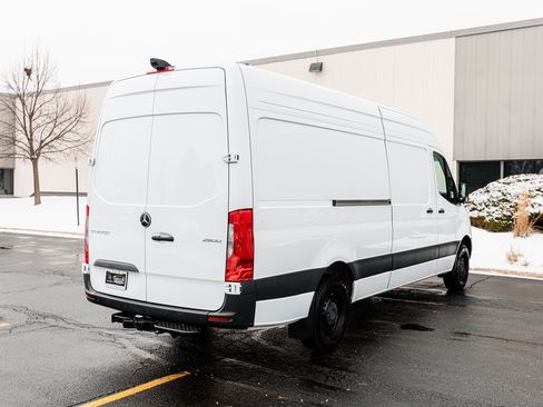 Used 2024 Mercedes-Benz Sprinter 2500 image 26
