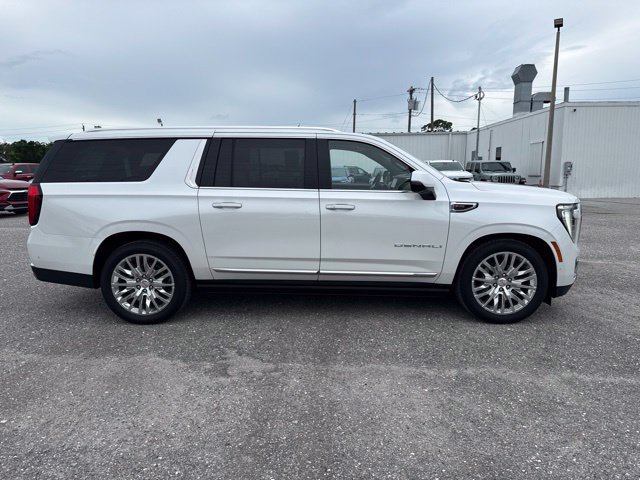 Used 2025 GMC Yukon XL Denali w/ Sun & Power Step Package AWD/4WD image 2