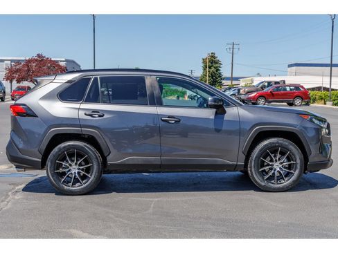 Used 2021 Toyota RAV4 LE AWD/4WD image 2