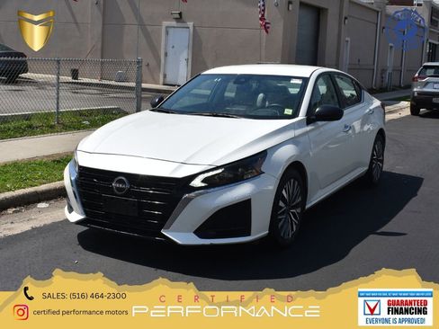 Used 2025 Nissan Altima 2.5 SV FWD image 1