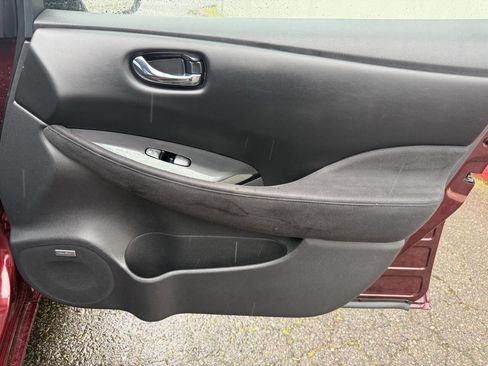 Used 2017 Nissan Leaf SV w/ Premium Package image 22