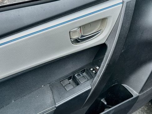 Used 2015 Toyota Corolla LE FWD image 24