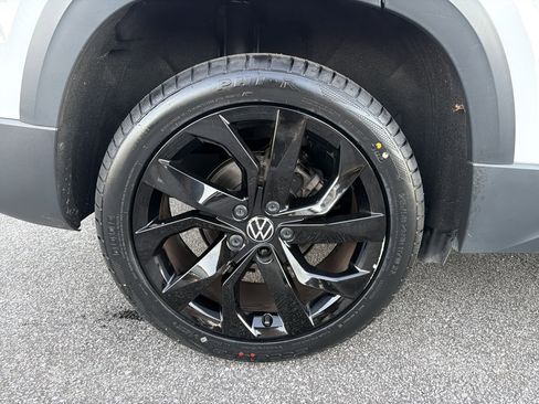 Used 2024 Volkswagen Taos SE image 17
