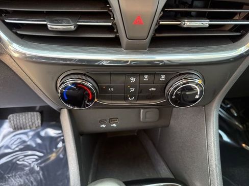 Used 2025 Buick Encore GX Preferred image 25