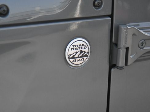 Used 2023 Jeep Gladiator Overland image 13