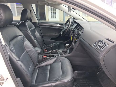 Used 2018 Volkswagen Golf S FWD image 22