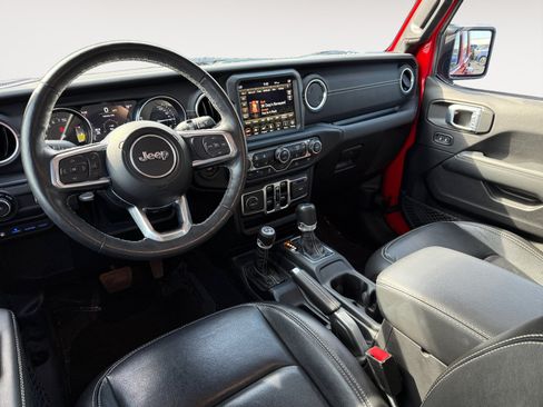 Used 2023 Jeep Wrangler Unlimited Sahara w/ Cold Weather Group AWD/4WD image 15