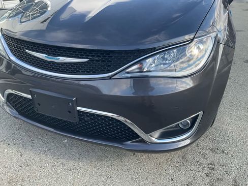 Used 2020 Chrysler Pacifica Touring w/ Cold Weather Group FWD image 26