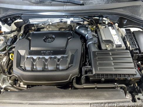 Used 2022 Volkswagen Tiguan SE AWD/4WD image 26