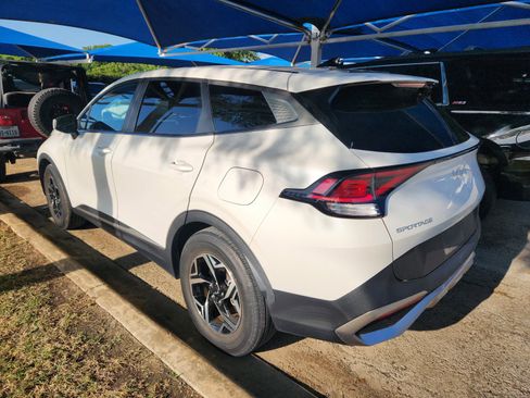 Used 2023 Kia Sportage LX image 3