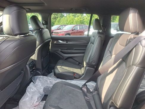 New 2025 Jeep Grand Cherokee L Altitude image 5
