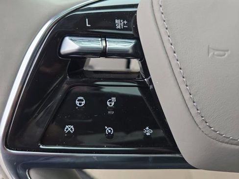 Certified 2025 Cadillac Escalade ESV Sport Platinum image 17