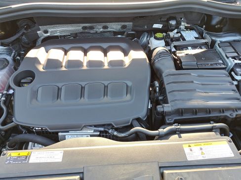 New 2026 Volkswagen Tiguan SE R-Line image 28