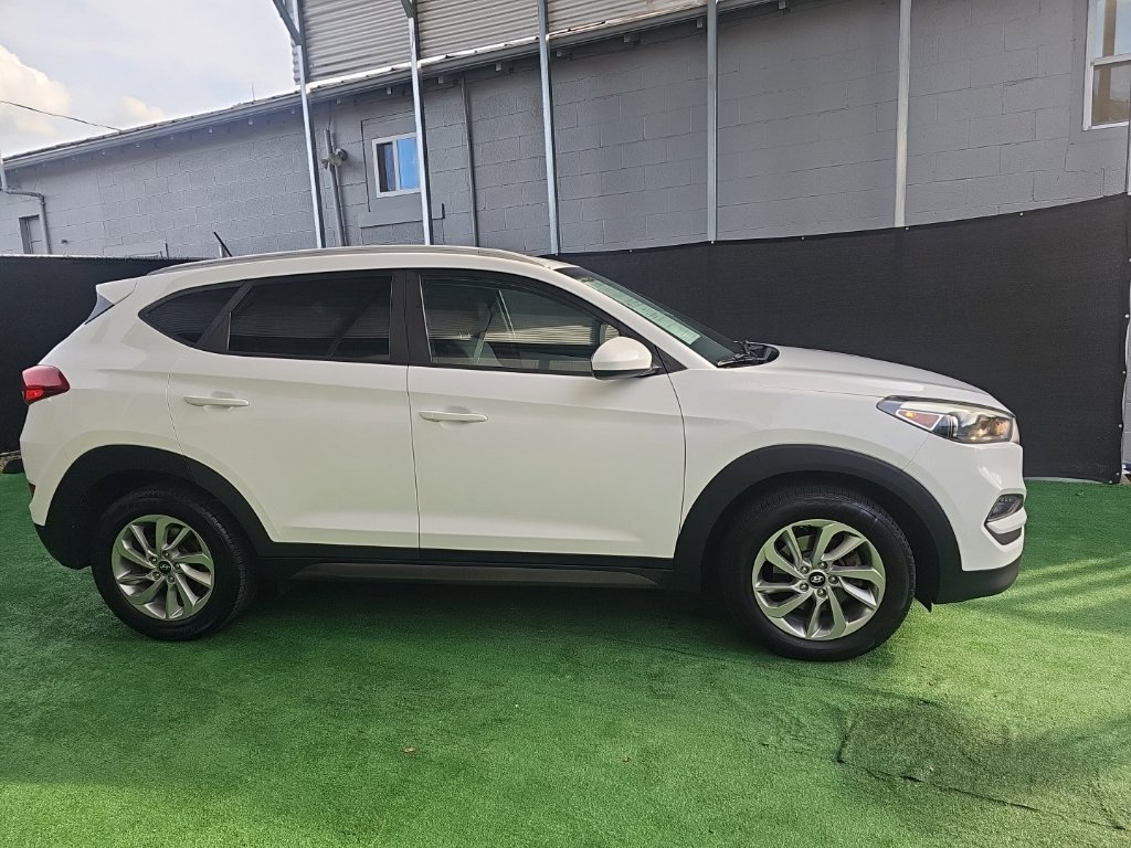 Used 2016 Hyundai Tucson SE w/ Option Group 02 AWD/4WD image 2