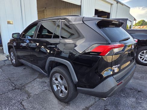 Used 2022 Toyota RAV4 XLE FWD image 4