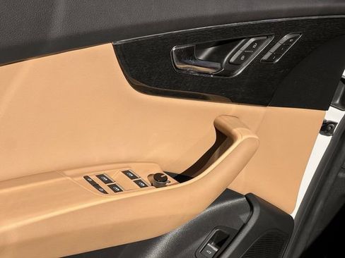 Used 2021 Audi Q8 Prestige w/ Prestige Package image 24