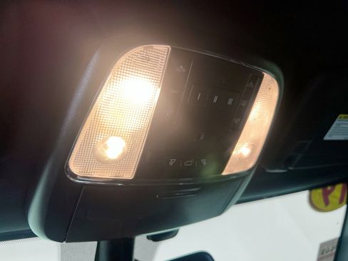 Used 2019 Jeep Grand Cherokee Limited w/ Luxury Group II image 22