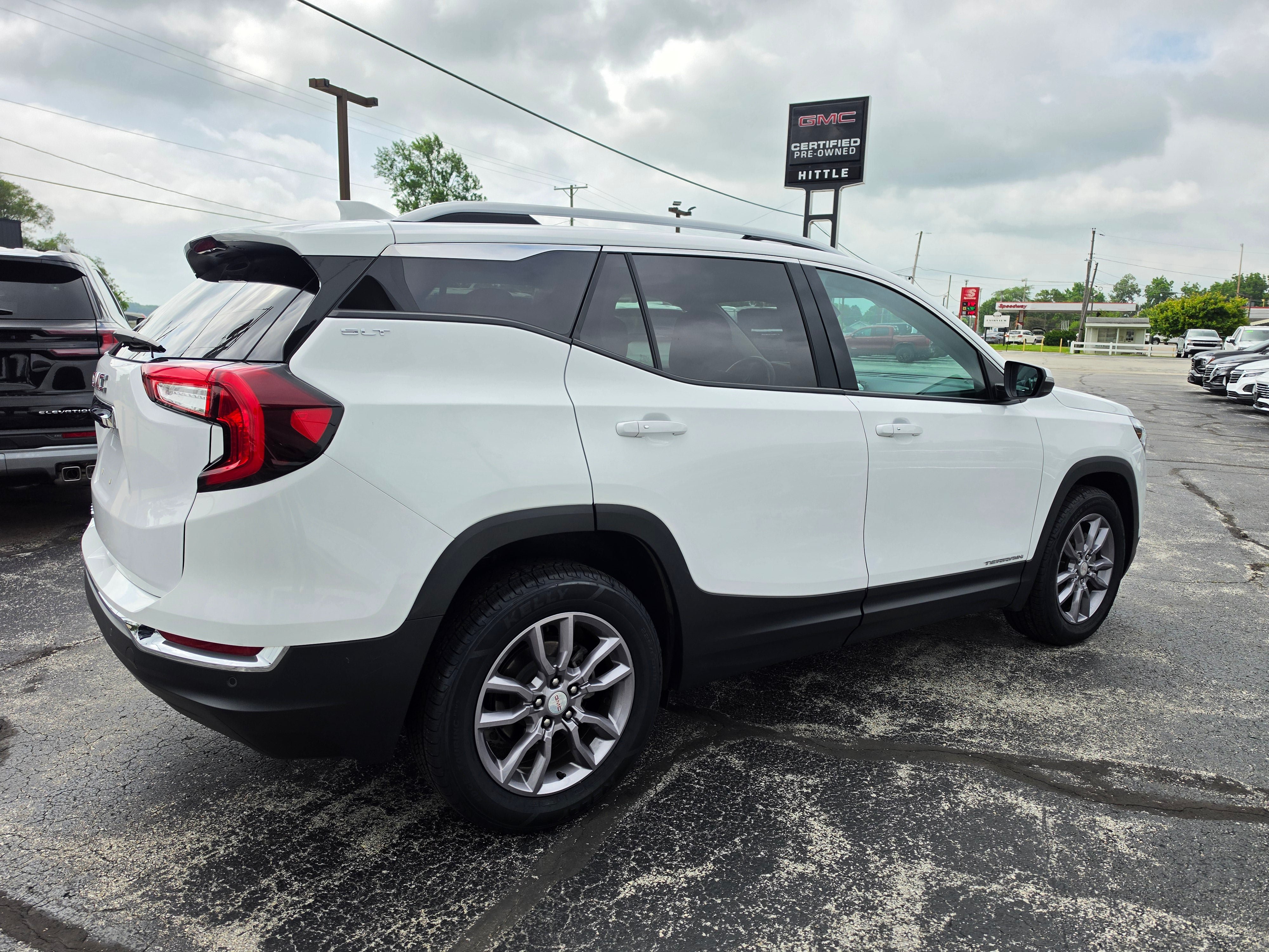 Used 2024 GMC Terrain SLT FWD image 4