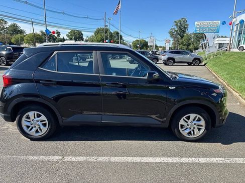 Used 2020 Hyundai Venue SEL w/ Convenience Package FWD image 3