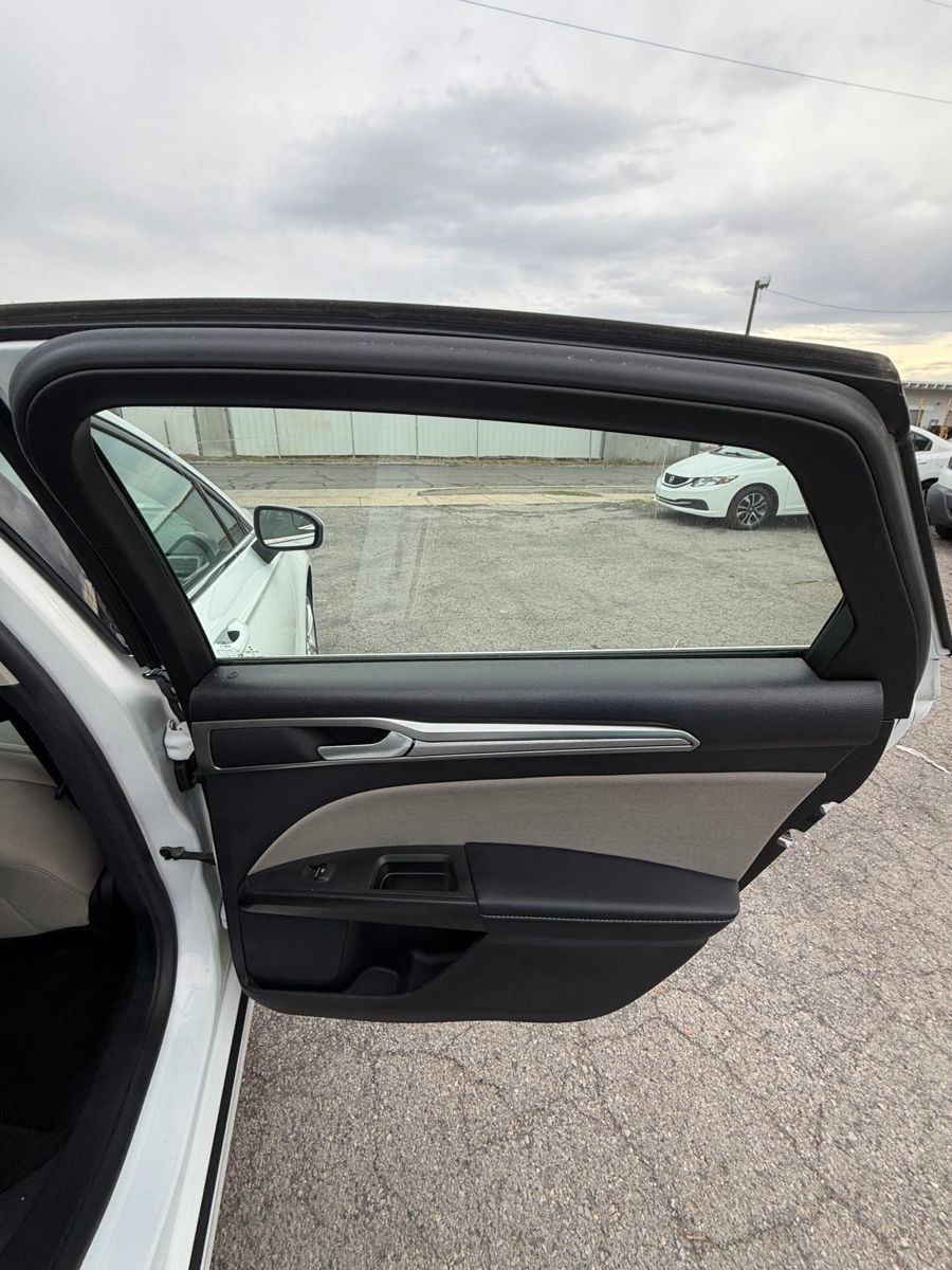 Used 2018 Ford Fusion S FWD image 19