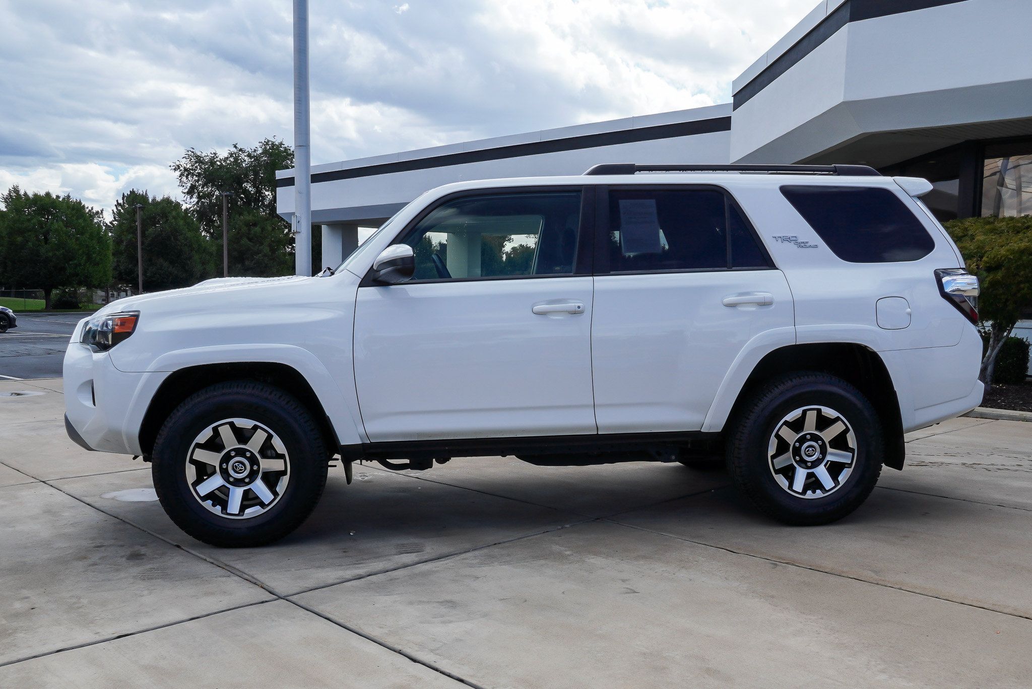 Used 2020 Toyota 4Runner TRD Off-Road AWD/4WD image 5