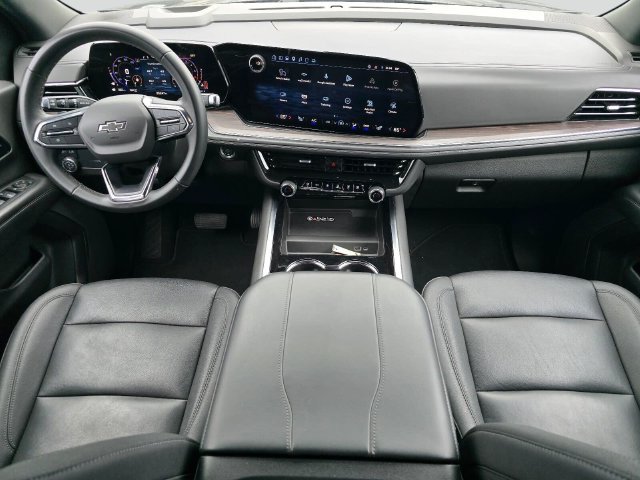 Used 2025 Chevrolet Suburban Z71 AWD/4WD image 17