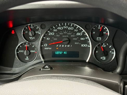 Used 2024 Chevrolet Express 2500 w/ Driver Convenience Package image 21