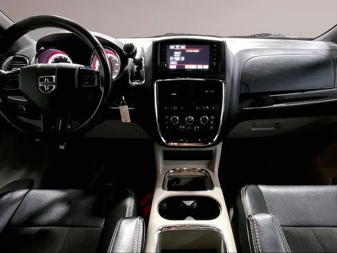 Used 2020 Dodge Grand Caravan SXT image 8