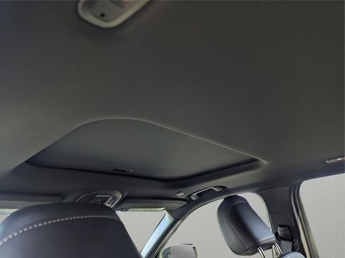 New 2025 Jeep Grand Cherokee Altitude image 21