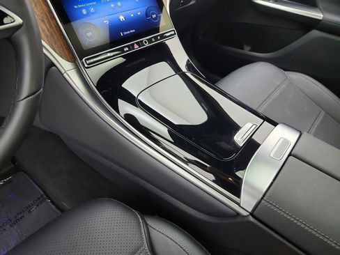 Certified 2025 Mercedes-Benz GLC 300 image 9