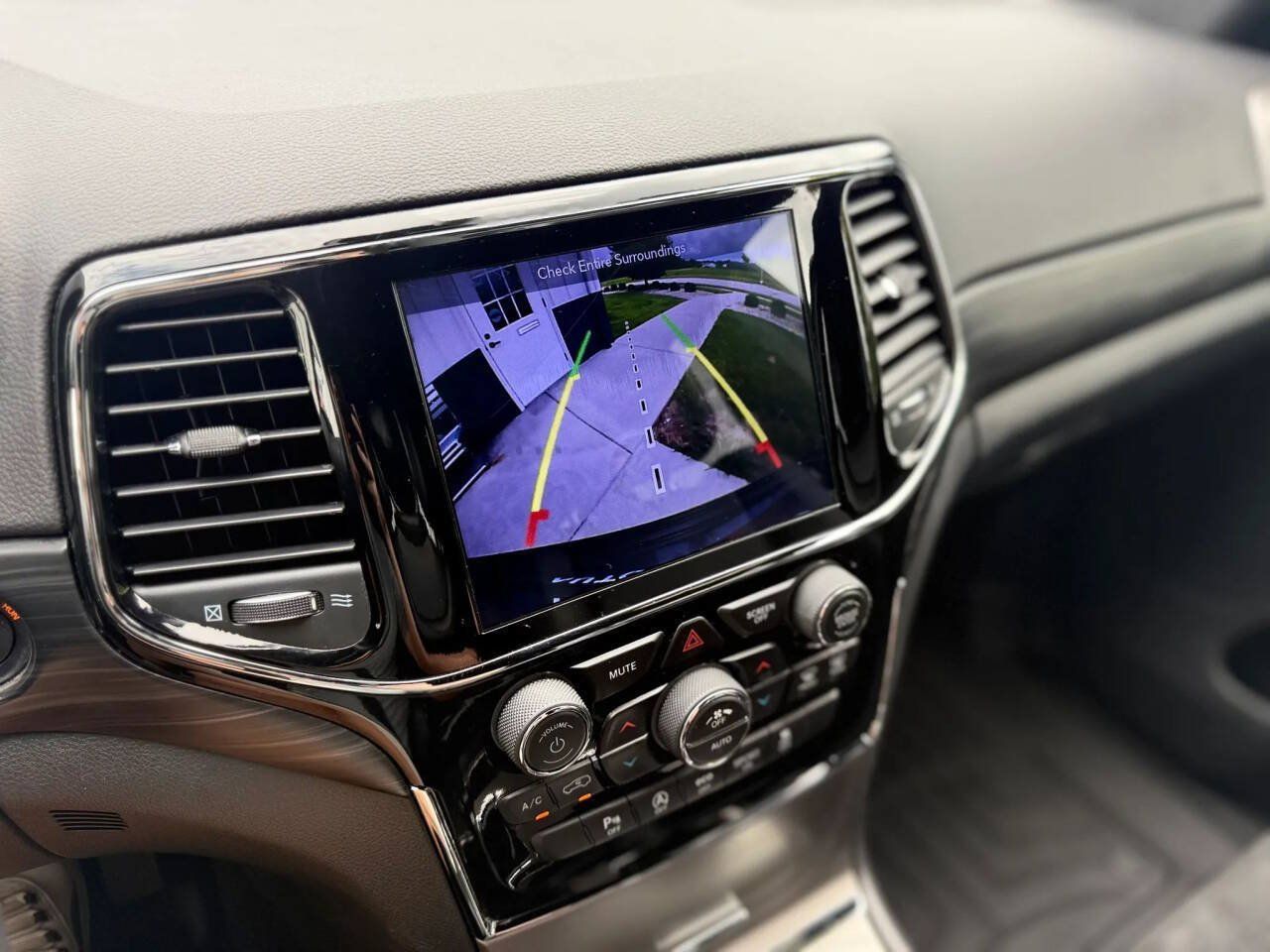 Used 2019 Jeep Grand Cherokee Laredo w/ Laredo X Package AWD/4WD image 20