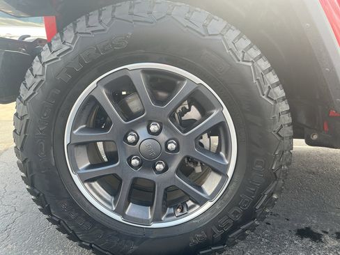 Used 2020 Jeep Gladiator Overland w/ Uconnect 4C Nav & Sound Group AWD/4WD image 11