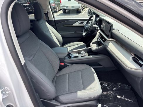 New 2026 Ford Explorer Active RWD image 12