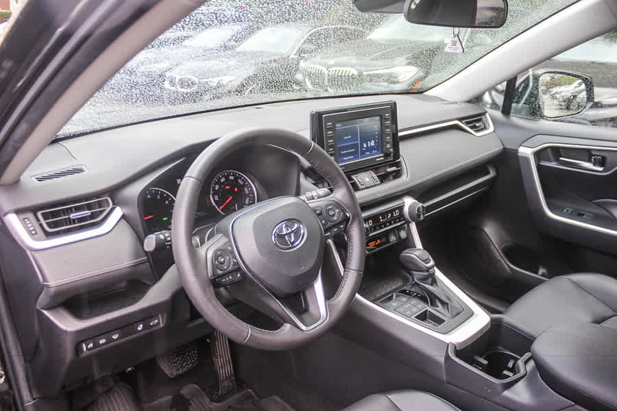 Used 2022 Toyota RAV4 XLE Premium AWD/4WD image 19