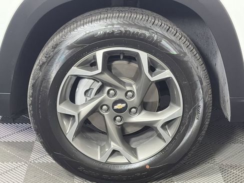 Used 2025 Chevrolet Trax LT w/ LT Convenience Package FWD image 10