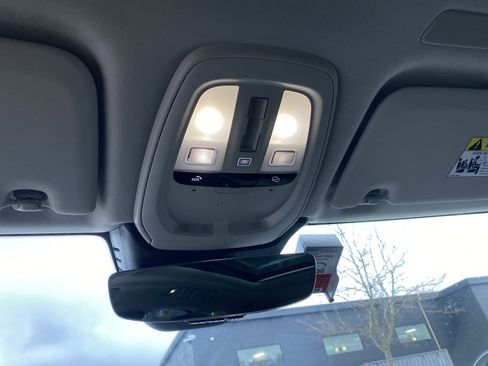 Used 2025 Volvo XC60 B5 Plus image 33