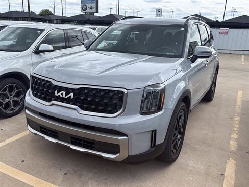 Used 2023 Kia Telluride EX X-Line AWD/4WD image 2