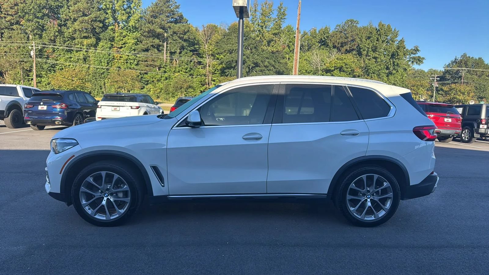 Used 2019 BMW X5 xDrive40i w/ Premium Package 2 AWD/4WD image 2