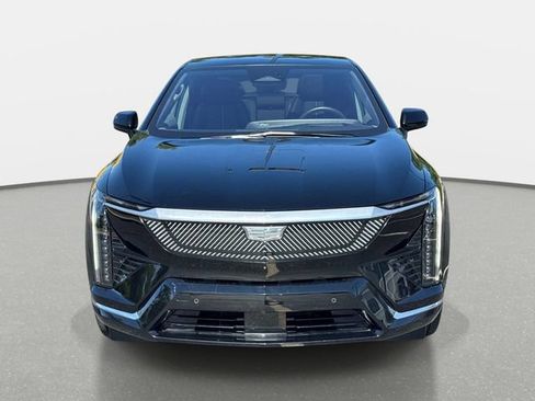 Certified 2025 Cadillac Optiq Luxury 2 w/ LPO, Floor Liner Package AWD/4WD image 8