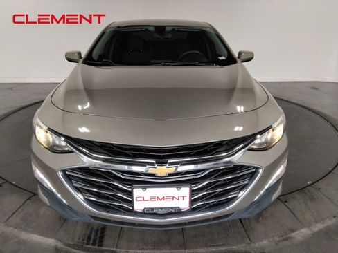 Used 2022 Chevrolet Malibu LT image 2