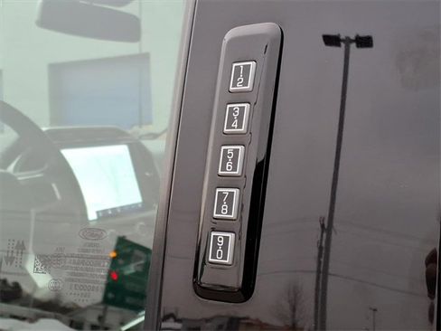 Used 2022 Ford F350 Lariat w/ Chrome Package image 9