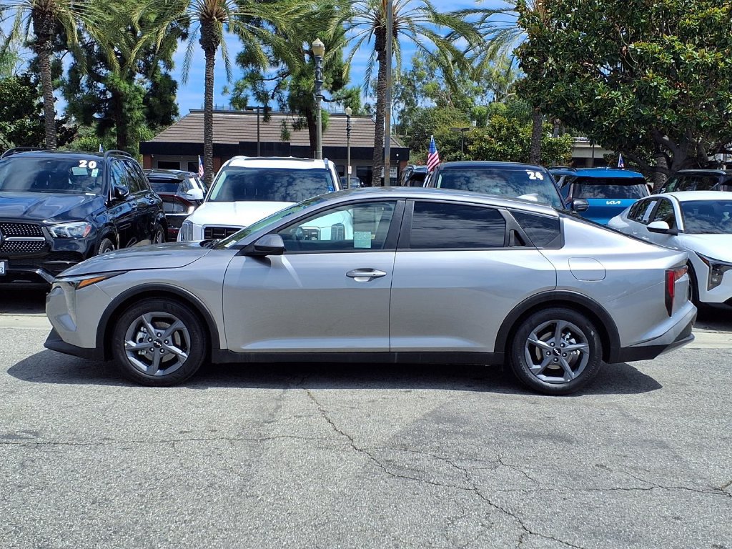 Certified 2025 Kia K4 FWD image 2