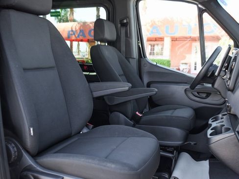 Used 2021 Mercedes-Benz Sprinter 2500 image 41