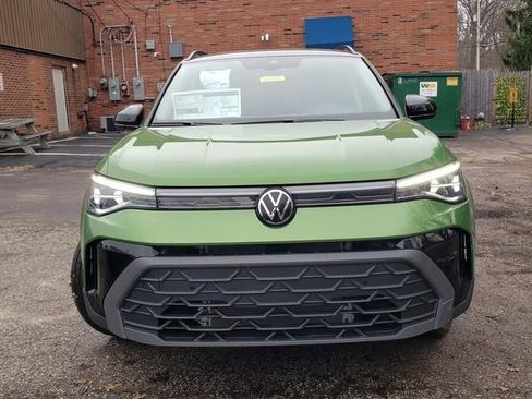 New 2026 Volkswagen Taos SE image 2