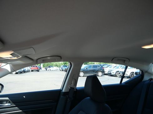 Used 2022 Nissan Altima 2.5 S FWD image 12