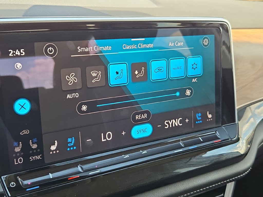Used 2025 Volkswagen Atlas SE FWD image 18
